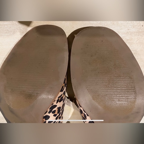 Cute cute cute comfort fit Cato’s leopard print sandals,w/ peep toe& ROUND  heel - Picture 6 of 6